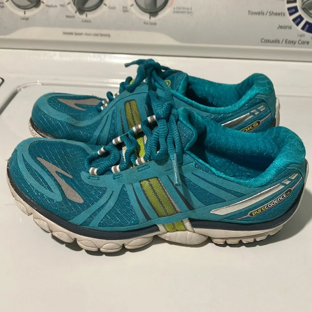 Brooks pure cadence running shoes Women's Teal sneakers size 6.5 split toe